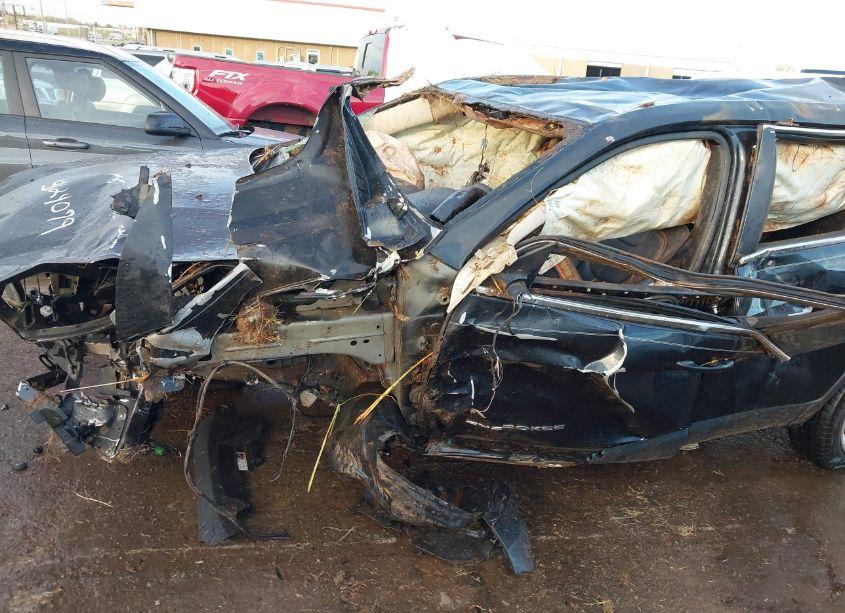 Photo 6 of 2016 Jeep Cherokee LATITUDE (VIN 1C4PJLCB0GW324079)