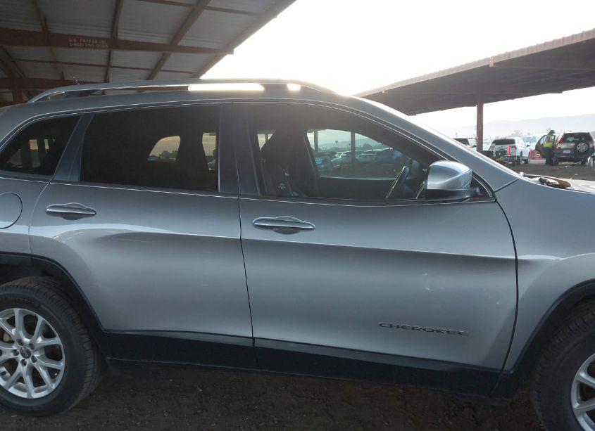 Photo 14 of 2017 Jeep Cherokee LATITUDE FWD (VIN 1C4PJLCB0HD221399)