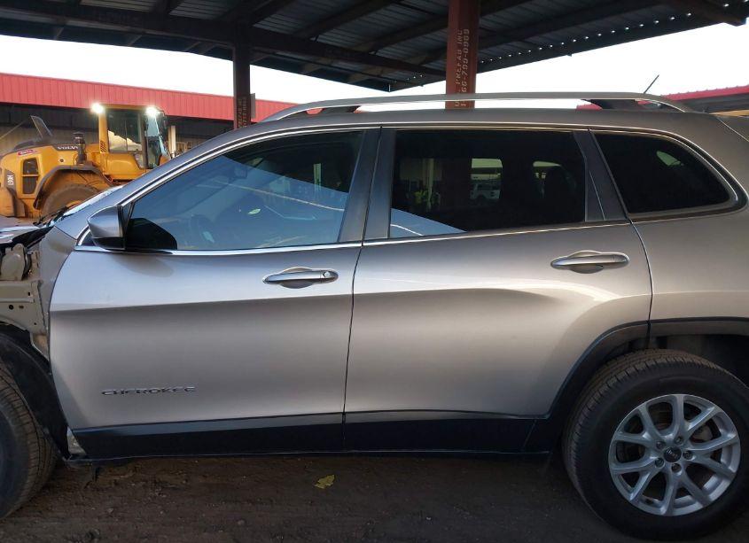 Photo 15 of 2017 Jeep Cherokee LATITUDE FWD (VIN 1C4PJLCB0HD221399)