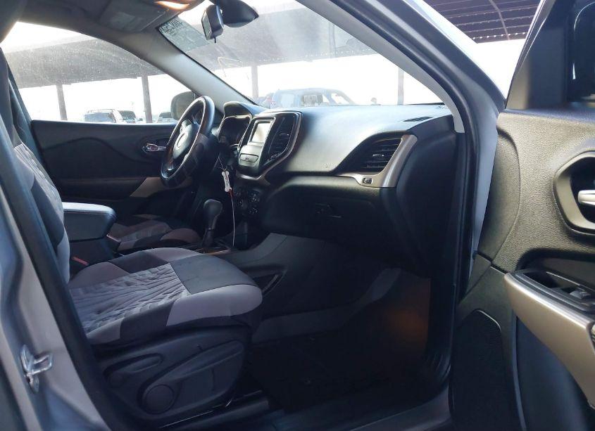 Photo 5 of 2017 Jeep Cherokee LATITUDE FWD (VIN 1C4PJLCB0HD221399)