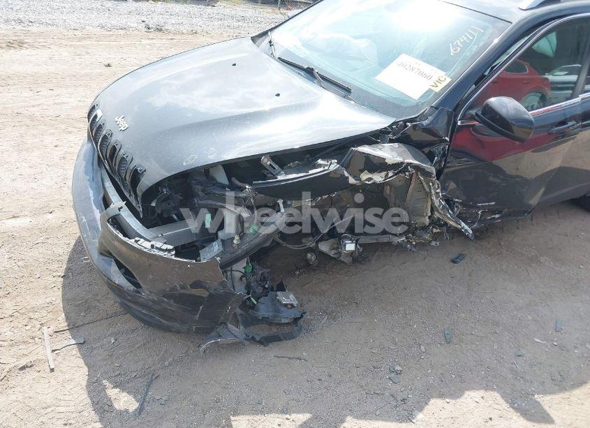 Photo 6 of 2017 Jeep Cherokee LATITUDE FWD (VIN 1C4PJLCB0HD223282)