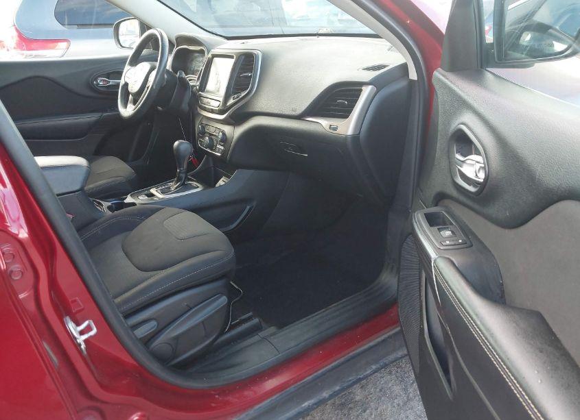 Photo 5 of 2017 Jeep Cherokee LATITUDE FWD (VIN 1C4PJLCB0HW508620)