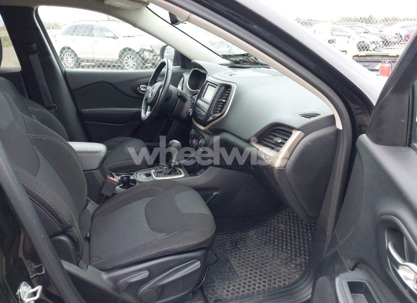 Photo 5 of 2017 Jeep Cherokee LATITUDE FWD (VIN 1C4PJLCB0HW514580)