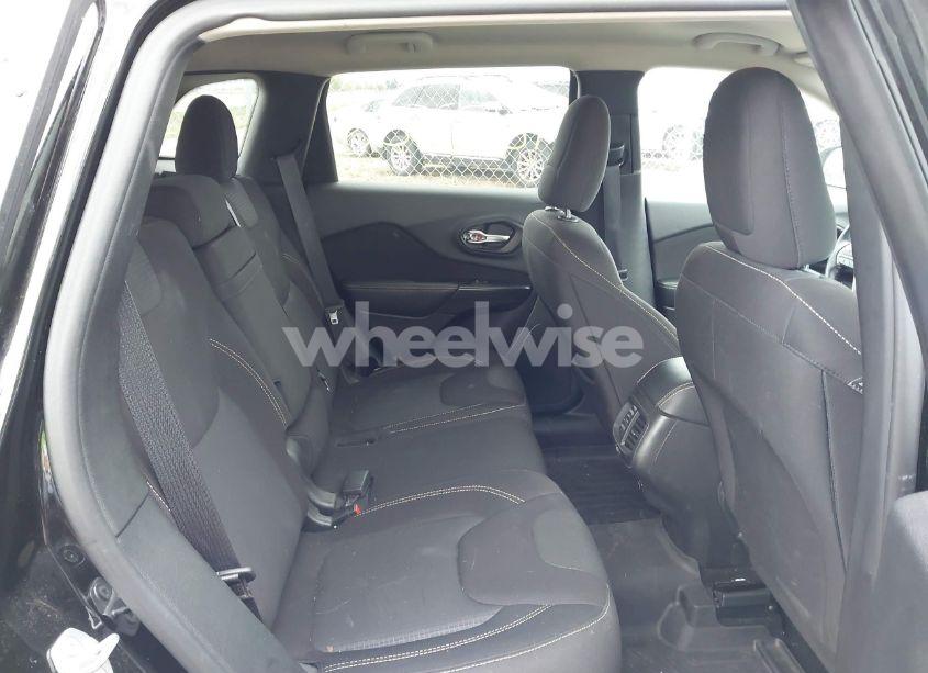 Photo 8 of 2017 Jeep Cherokee LATITUDE FWD (VIN 1C4PJLCB0HW514580)