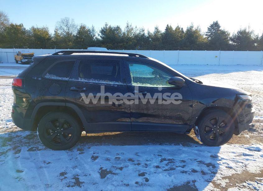 Photo 13 of 2018 Jeep Cherokee LATITUDE FWD (VIN 1C4PJLCB0JD556863)