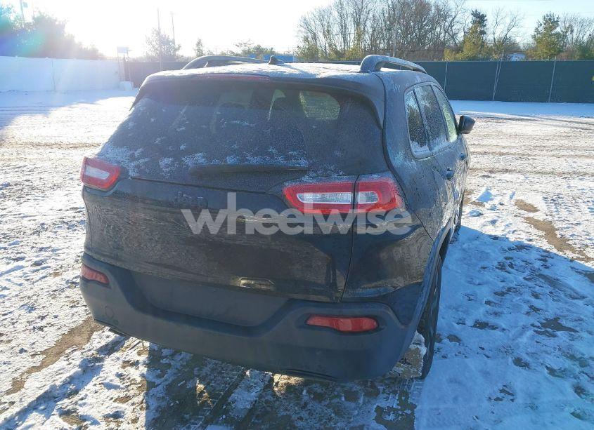 Photo 4 of 2018 Jeep Cherokee LATITUDE FWD (VIN 1C4PJLCB0JD556863)