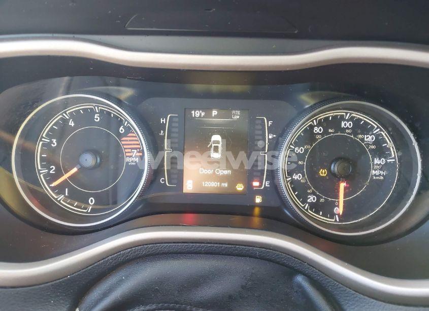 Photo 7 of 2018 Jeep Cherokee LATITUDE FWD (VIN 1C4PJLCB0JD556863)