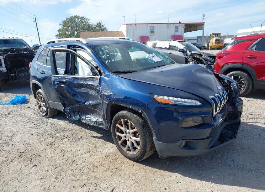 2018 Jeep Cherokee LATITUDE FWD (VIN 1C4PJLCB0JD577308) main photo