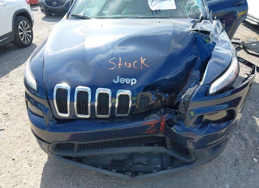 Photo 10 of 2018 Jeep Cherokee LATITUDE FWD (VIN 1C4PJLCB0JD577308)