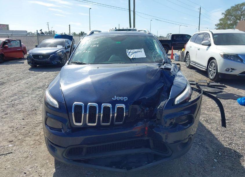 Photo 12 of 2018 Jeep Cherokee LATITUDE FWD (VIN 1C4PJLCB0JD577308)