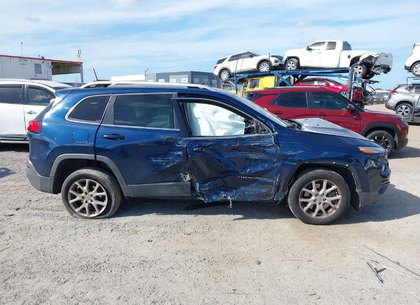 Photo 13 of 2018 Jeep Cherokee LATITUDE FWD (VIN 1C4PJLCB0JD577308)