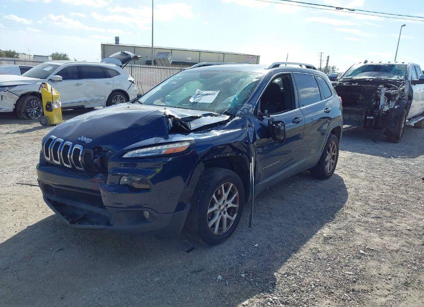 Photo 2 of 2018 Jeep Cherokee LATITUDE FWD (VIN 1C4PJLCB0JD577308)