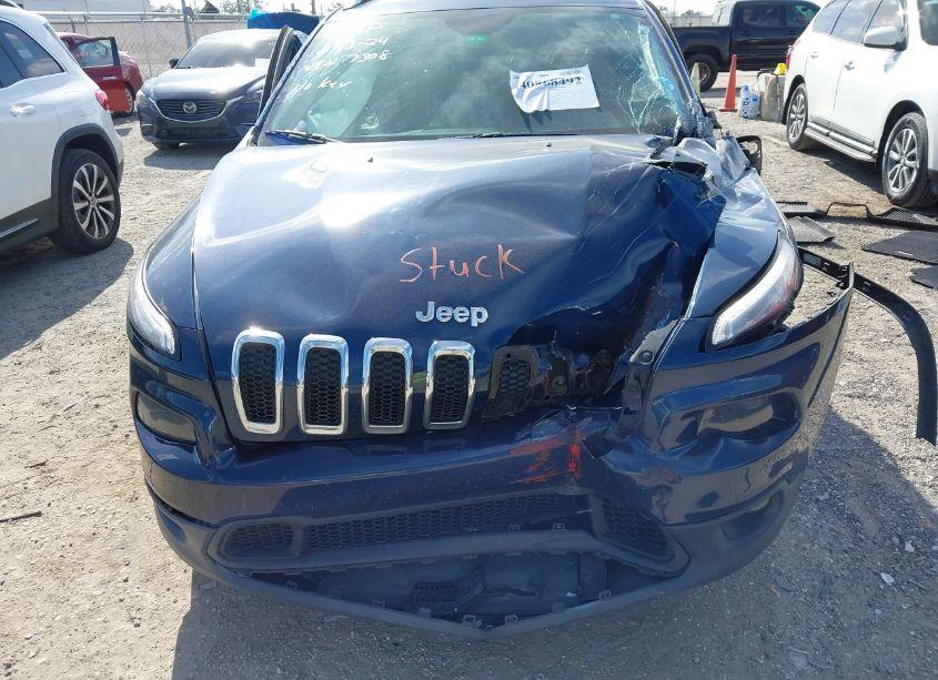 Photo 6 of 2018 Jeep Cherokee LATITUDE FWD (VIN 1C4PJLCB0JD577308)