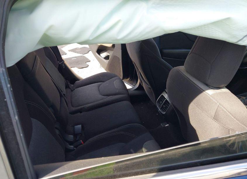 Photo 8 of 2018 Jeep Cherokee LATITUDE FWD (VIN 1C4PJLCB0JD577308)