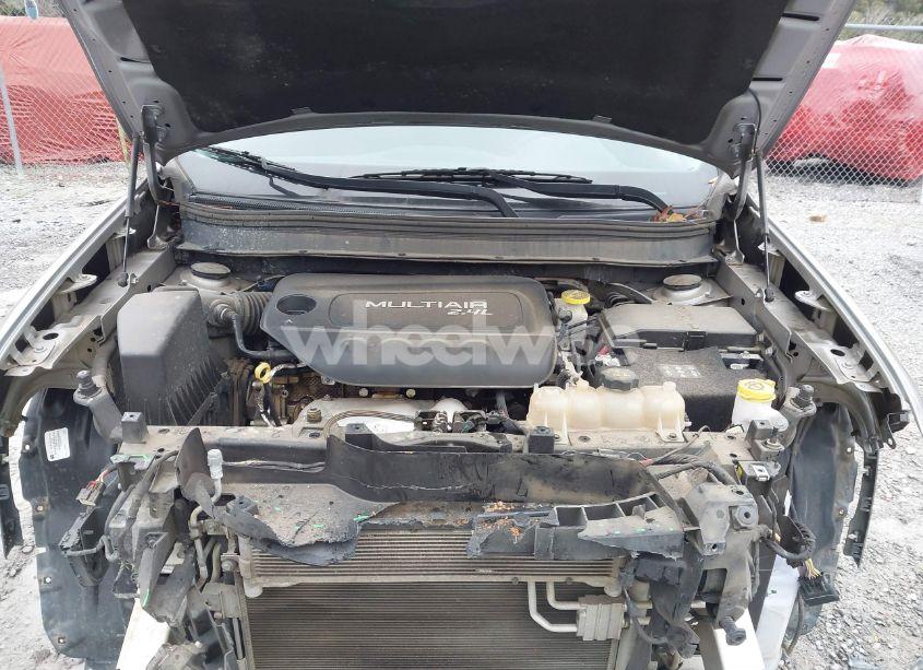 Photo 10 of 2019 Jeep Cherokee LATITUDE FWD (VIN 1C4PJLCB0KD171529)