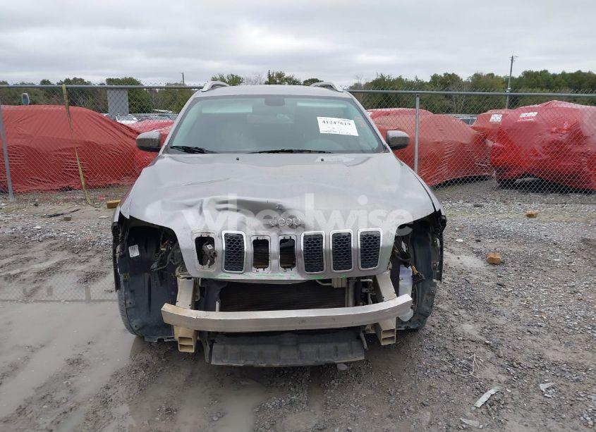 Photo 12 of 2019 Jeep Cherokee LATITUDE FWD (VIN 1C4PJLCB0KD171529)