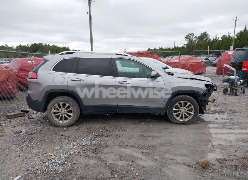 Photo 13 of 2019 Jeep Cherokee LATITUDE FWD (VIN 1C4PJLCB0KD171529)
