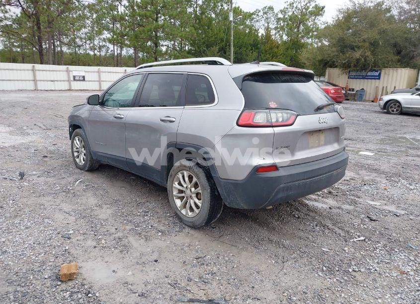Photo 3 of 2019 Jeep Cherokee LATITUDE FWD (VIN 1C4PJLCB0KD171529)