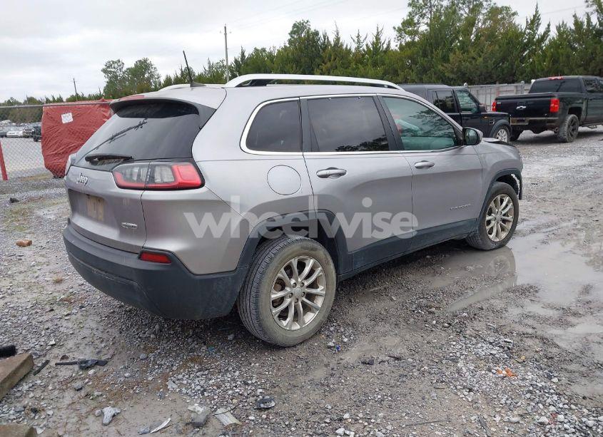 Photo 4 of 2019 Jeep Cherokee LATITUDE FWD (VIN 1C4PJLCB0KD171529)