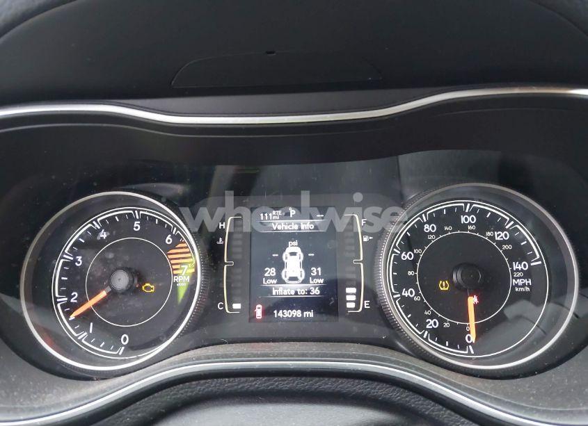 Photo 7 of 2019 Jeep Cherokee LATITUDE FWD (VIN 1C4PJLCB0KD171529)