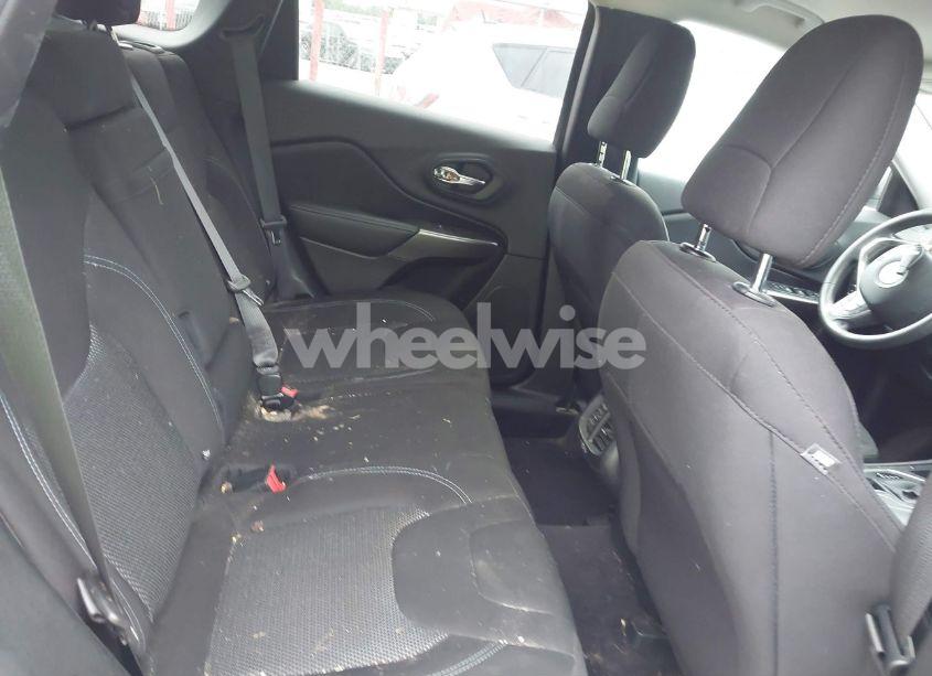 Photo 8 of 2019 Jeep Cherokee LATITUDE FWD (VIN 1C4PJLCB0KD171529)