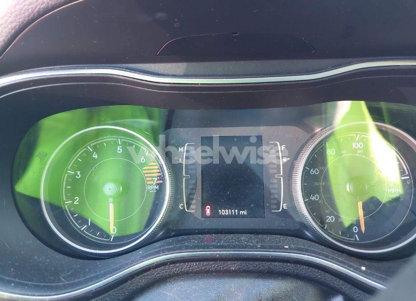 Photo 15 of 2019 Jeep Cherokee LATITUDE FWD (VIN 1C4PJLCB0KD241417)