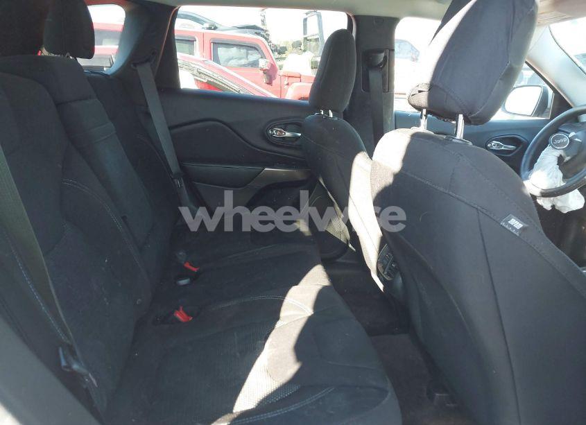 Photo 8 of 2019 Jeep Cherokee LATITUDE FWD (VIN 1C4PJLCB0KD241417)