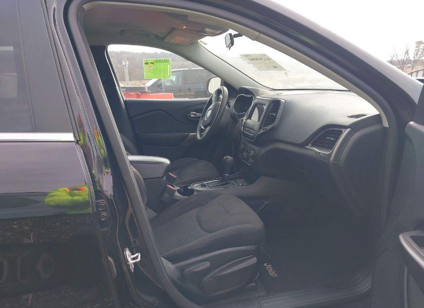 Photo 5 of 2019 Jeep Cherokee LATITUDE FWD (VIN 1C4PJLCB0KD248898)