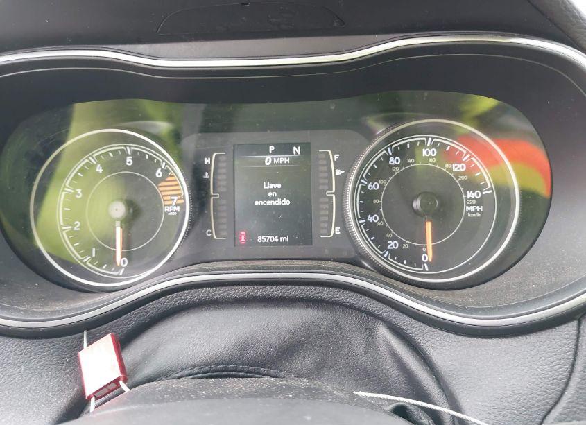 Photo 7 of 2019 Jeep Cherokee LATITUDE FWD (VIN 1C4PJLCB0KD248898)