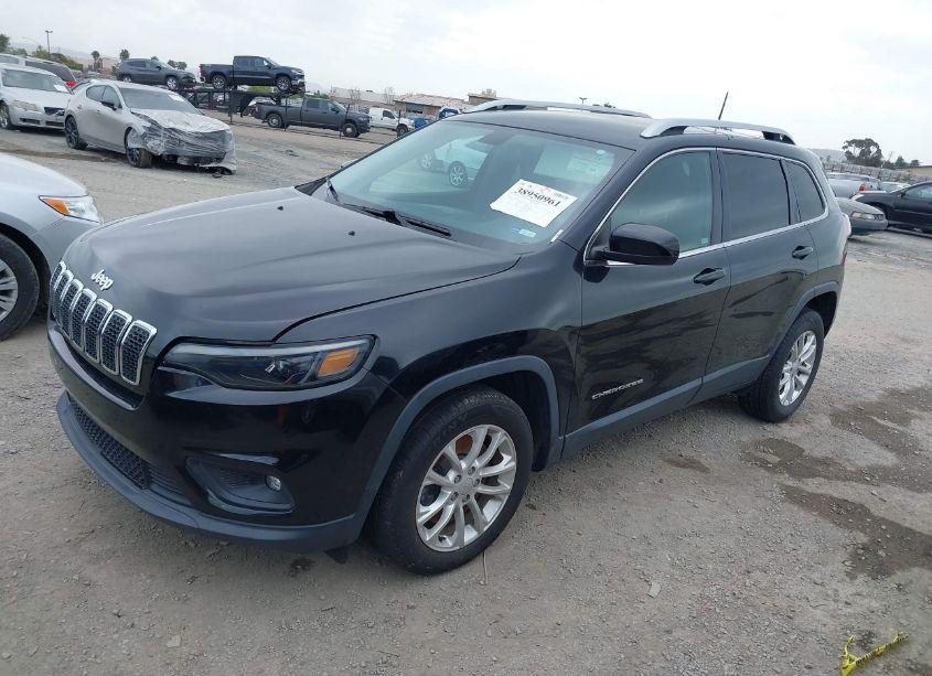 Photo 2 of 2019 Jeep Cherokee LATITUDE FWD (VIN 1C4PJLCB0KD358124)