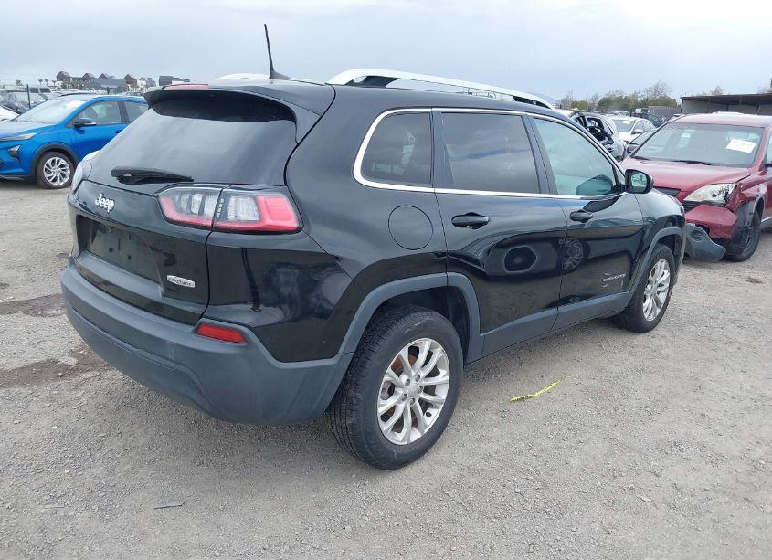 Photo 4 of 2019 Jeep Cherokee LATITUDE FWD (VIN 1C4PJLCB0KD358124)