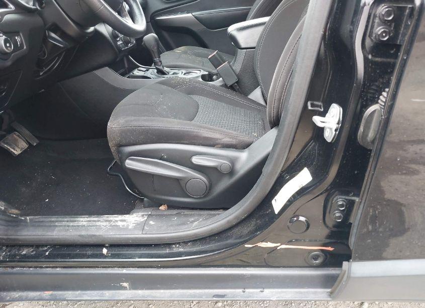 Photo 6 of 2019 Jeep Cherokee LATITUDE FWD (VIN 1C4PJLCB0KD358124)