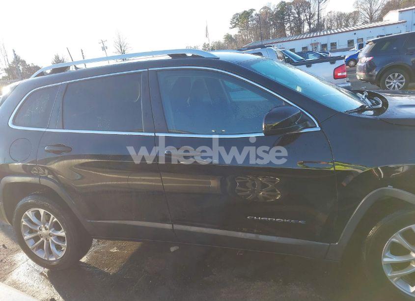 Photo 14 of 2019 Jeep Cherokee LATITUDE FWD (VIN 1C4PJLCB0KD406172)