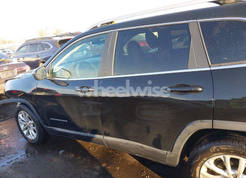 Photo 15 of 2019 Jeep Cherokee LATITUDE FWD (VIN 1C4PJLCB0KD406172)