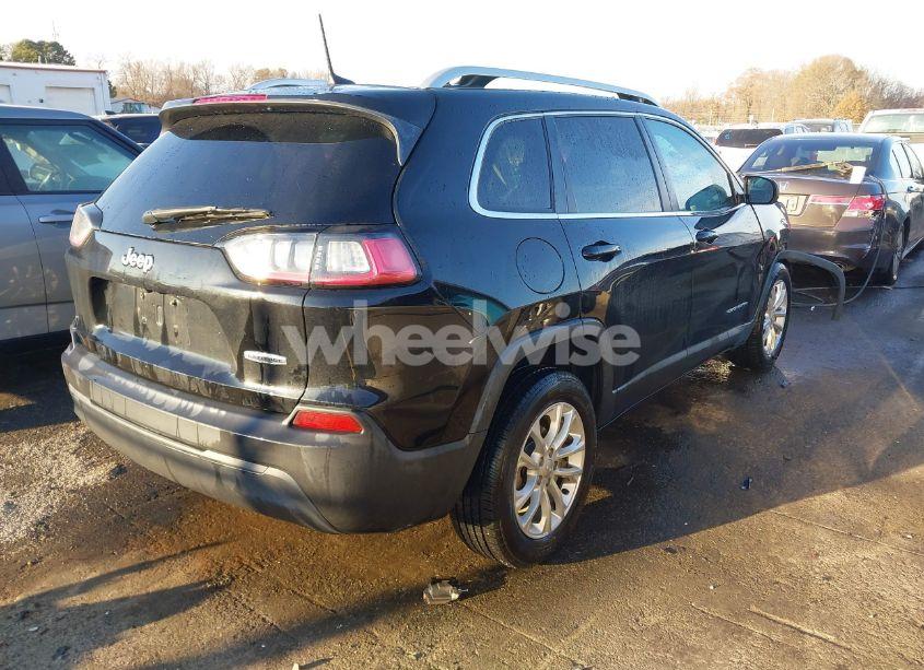 Photo 4 of 2019 Jeep Cherokee LATITUDE FWD (VIN 1C4PJLCB0KD406172)