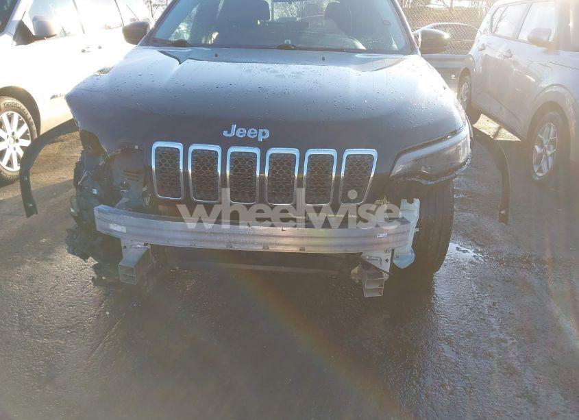 Photo 6 of 2019 Jeep Cherokee LATITUDE FWD (VIN 1C4PJLCB0KD406172)