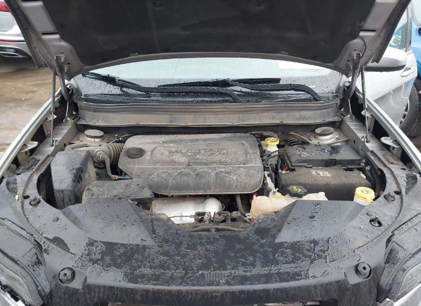 Photo 10 of 2019 Jeep Cherokee LATITUDE (VIN 1C4PJLCB0KD485343)