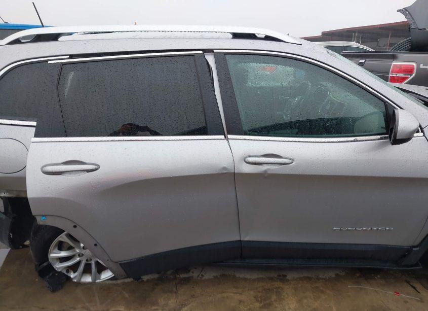 Photo 14 of 2019 Jeep Cherokee LATITUDE (VIN 1C4PJLCB0KD485343)