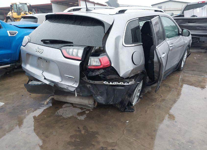 Photo 4 of 2019 Jeep Cherokee LATITUDE (VIN 1C4PJLCB0KD485343)