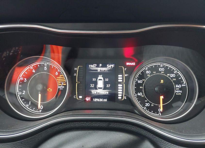 Photo 7 of 2019 Jeep Cherokee LATITUDE (VIN 1C4PJLCB0KD485343)