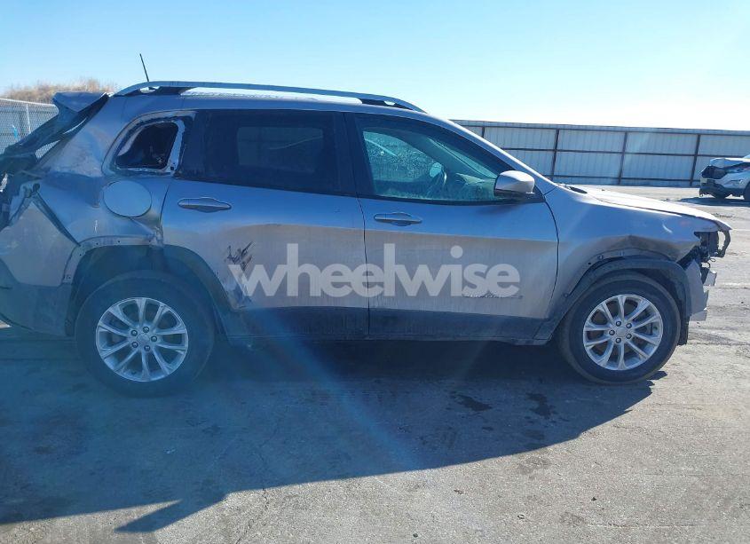 Photo 13 of 2020 Jeep Cherokee LATITUDE FWD (VIN 1C4PJLCB0LD536471)