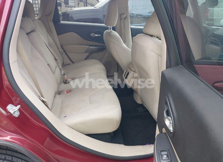 Photo 8 of 2020 Jeep Cherokee LATITUDE FWD (VIN 1C4PJLCB0LD601383)