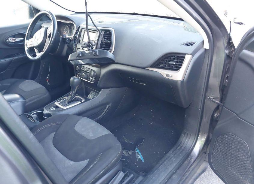 Photo 5 of 2014 Jeep Cherokee LATITUDE (VIN 1C4PJLCB1EW171645)