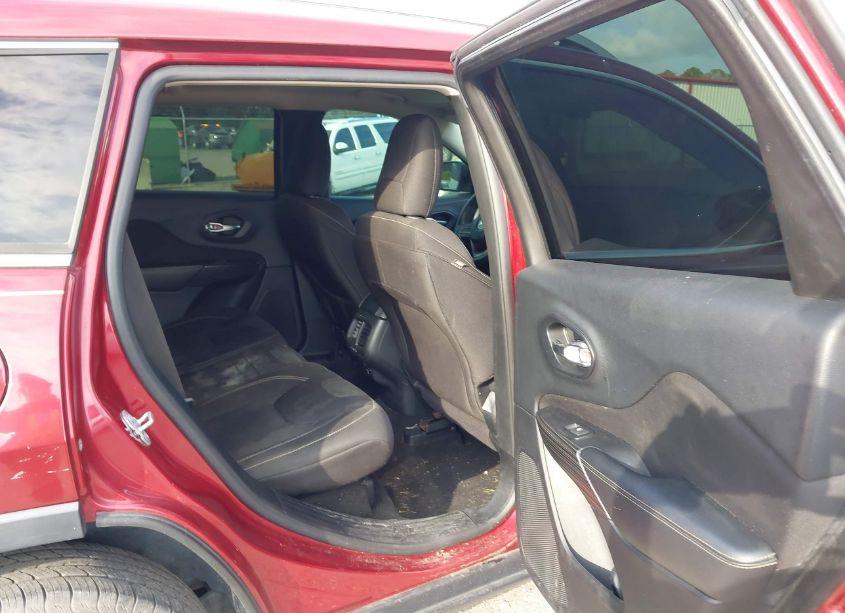 Photo 8 of 2015 Jeep Cherokee LATITUDE (VIN 1C4PJLCB1FW516299)