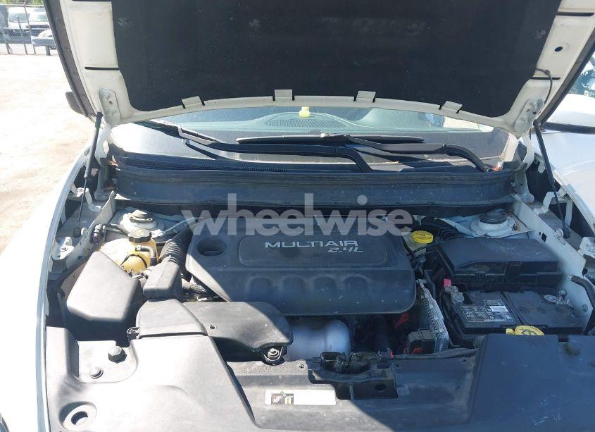 Photo 10 of 2015 Jeep Cherokee LATITUDE (VIN 1C4PJLCB1FW531160)