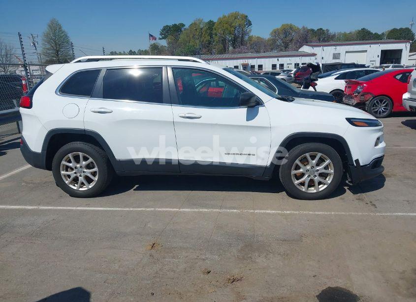 Photo 13 of 2015 Jeep Cherokee LATITUDE (VIN 1C4PJLCB1FW531160)