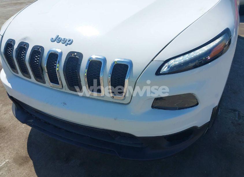 Photo 18 of 2015 Jeep Cherokee LATITUDE (VIN 1C4PJLCB1FW531160)