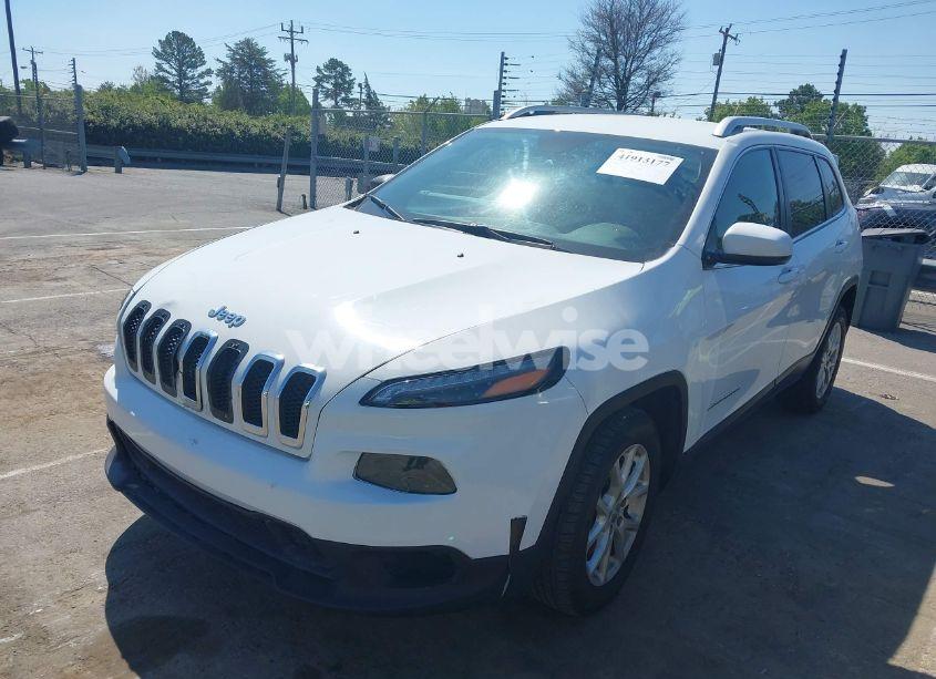 Photo 2 of 2015 Jeep Cherokee LATITUDE (VIN 1C4PJLCB1FW531160)
