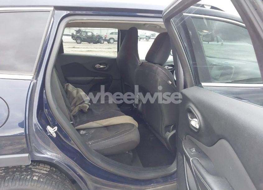 Photo 8 of 2015 Jeep Cherokee LATITUDE (VIN 1C4PJLCB1FW536794)