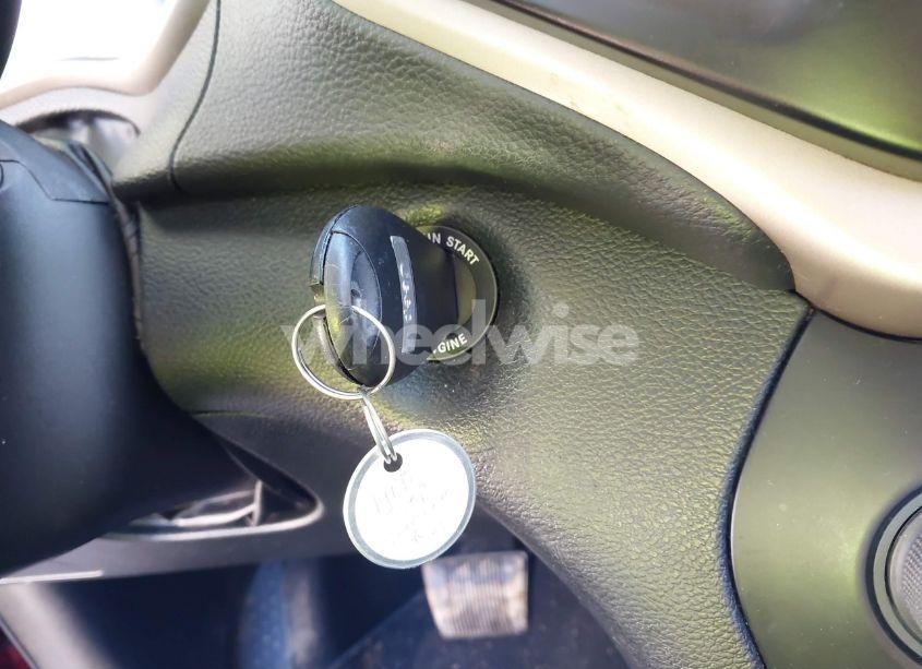 Photo 11 of 2015 Jeep Cherokee LATITUDE (VIN 1C4PJLCB1FW627449)